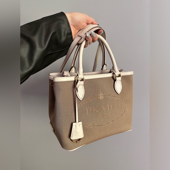 Prada White Jacquard Logo Tote 2-way design Crossbody or Handbag - Picture 2 of 16